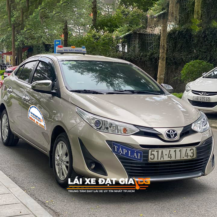 dạy lái xe b1 trên xe đời mới