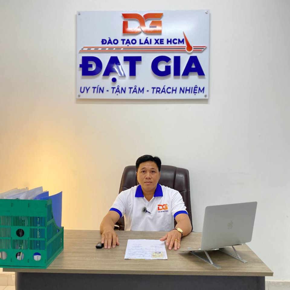 day-lai-xe-dat-gia-giao-vien-tran-nguyen